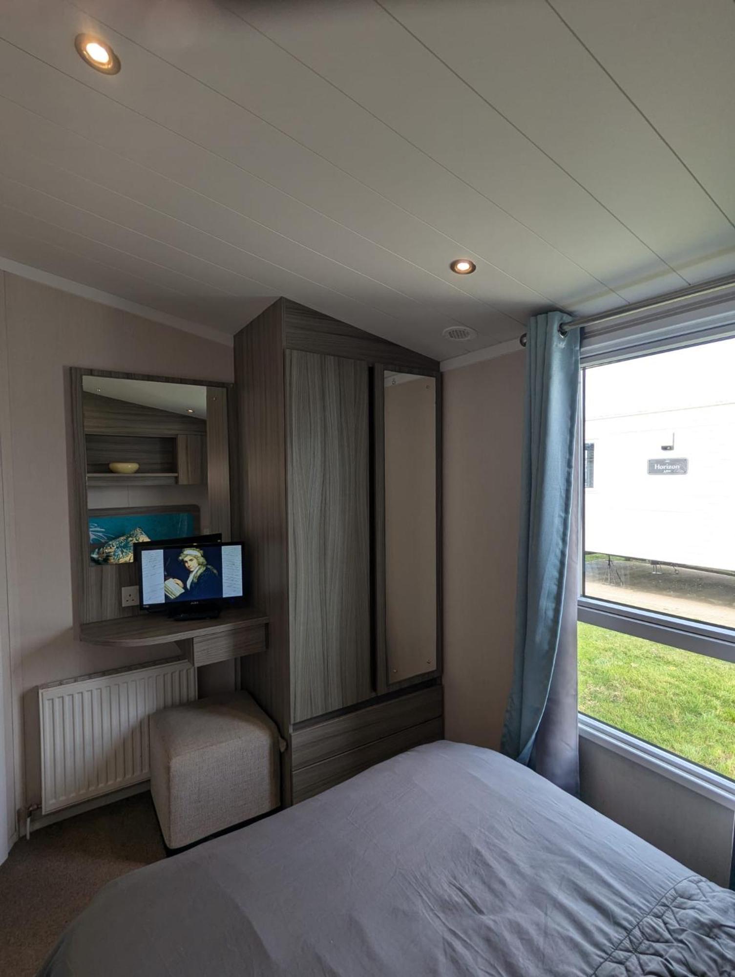 Beautifully Presented Dog Friendly Caravan On Very Popular Littlesea Holiday Haven Park Weymouth Wyke Regis Eksteriør bilde